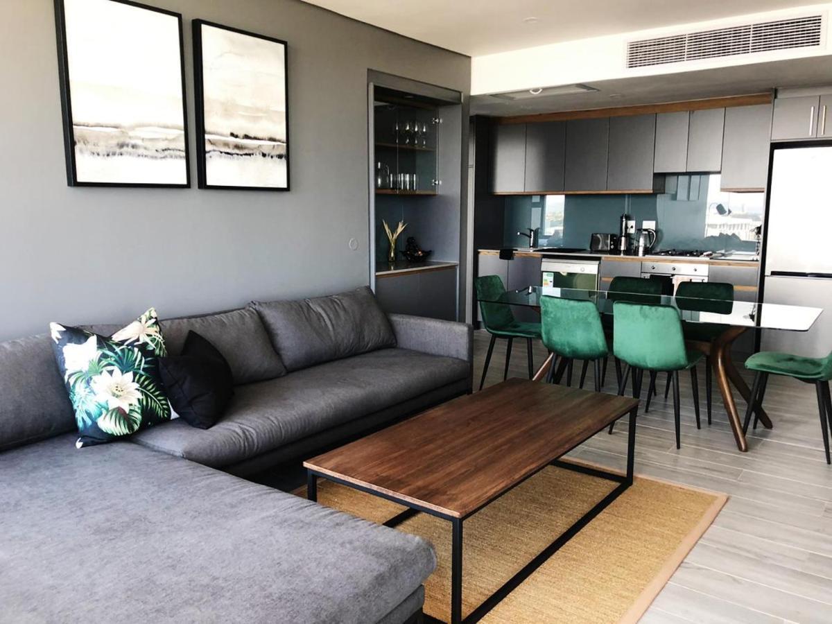 Umhlanga Arch 10th Floor- Sea Views!
