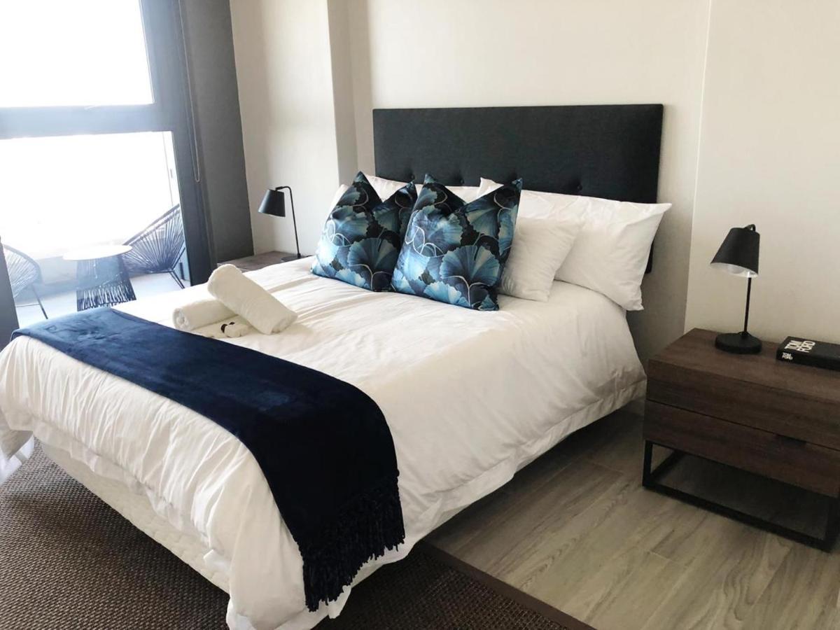 Umhlanga Arch 10th Floor- Sea Views! *