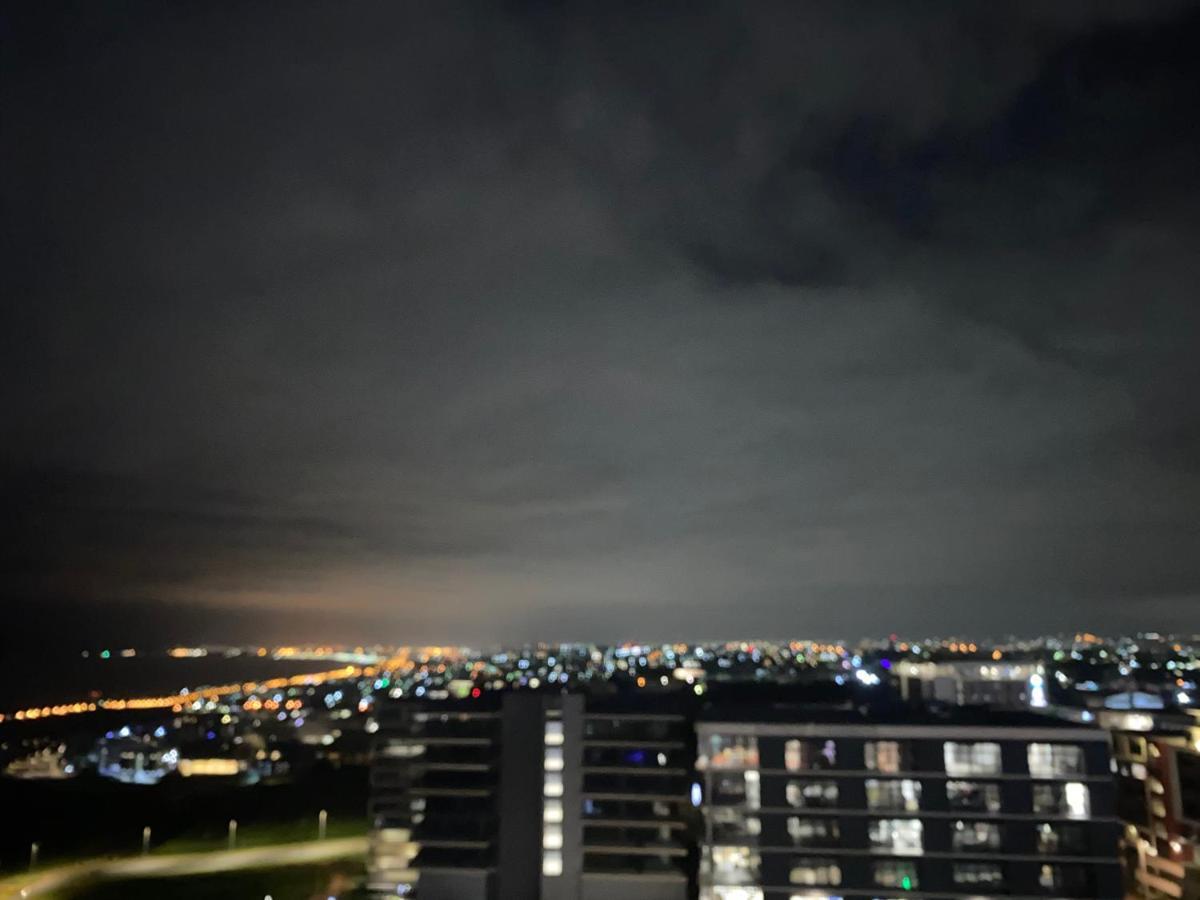 Umhlanga Arch 10th Floor- Sea Views! Apartamento Durban